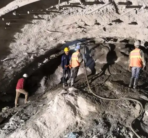 沈河隧道拱顶带模注浆料，微膨胀注浆料的特点及施工工艺